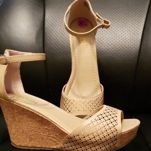 Kenneth Cole Reaction Wedges